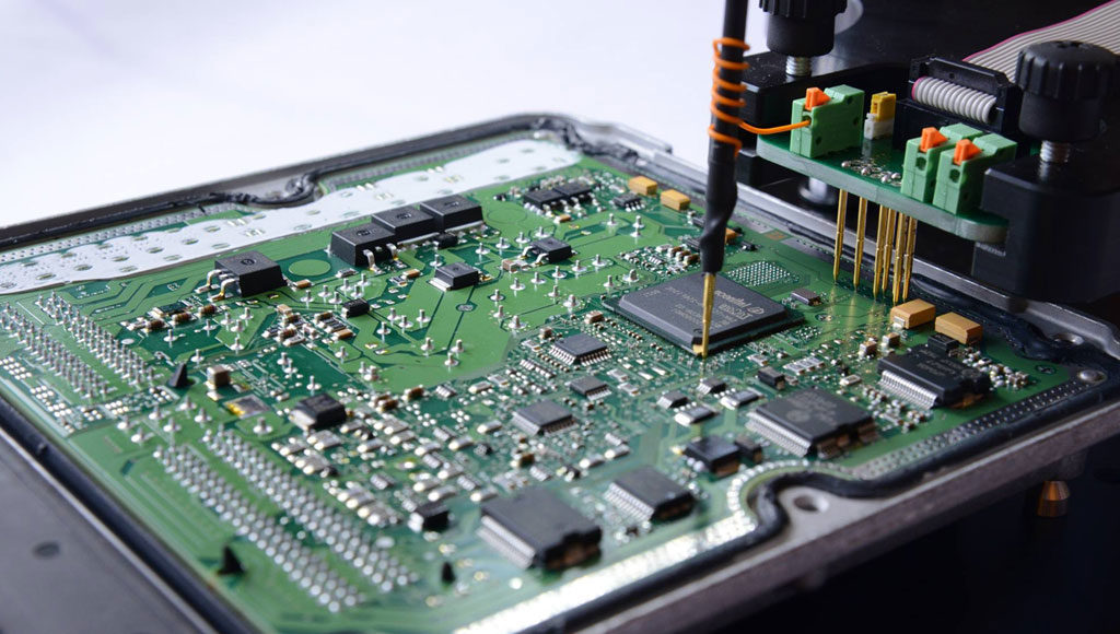 Porsche ECU chip during remapping